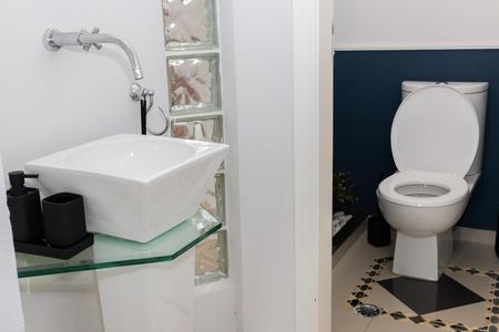 Casa de condomínio para alugar com 380m², 4 quartos e 4 vagas Casa de condomínio para alugar com 380m², 4 quartos e 4 vagasBanheiro - cozinha / sala