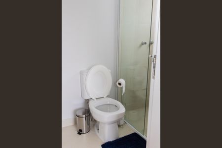 Casa de condomínio para alugar com 380m², 4 quartos e 4 vagas Casa de condomínio para alugar com 380m², 4 quartos e 4 vagasBanheiro quarto 2