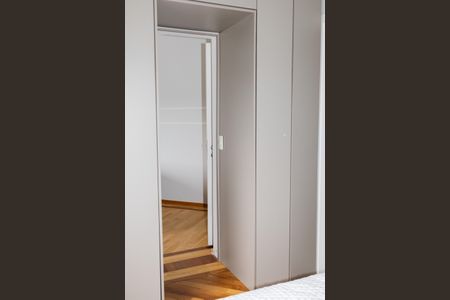 Casa de condomínio para alugar com 380m², 4 quartos e 4 vagas Casa de condomínio para alugar com 380m², 4 quartos e 4 vagasQuarto 2