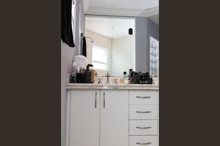 Casa de condomínio para alugar com 380m², 4 quartos e 4 vagas Casa de condomínio para alugar com 380m², 4 quartos e 4 vagasBanheiro suíte