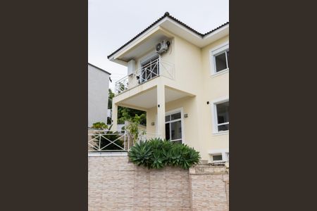 Casa de condomínio para alugar com 380m², 4 quartos e 4 vagas Casa de condomínio para alugar com 380m², 4 quartos e 4 vagasVista externa