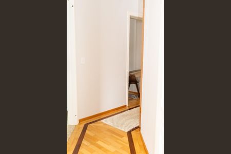 Casa de condomínio para alugar com 380m², 4 quartos e 4 vagas Casa de condomínio para alugar com 380m², 4 quartos e 4 vagasCorredor suíte