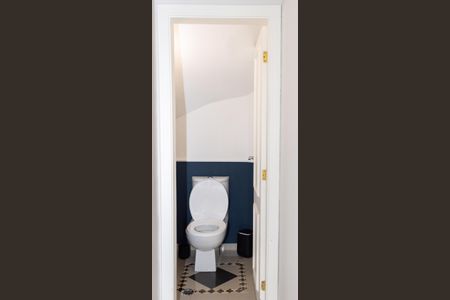 Casa de condomínio para alugar com 380m², 4 quartos e 4 vagas Casa de condomínio para alugar com 380m², 4 quartos e 4 vagasBanheiro - cozinha / sala