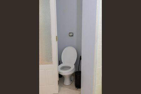 Casa de condomínio para alugar com 380m², 4 quartos e 4 vagas Casa de condomínio para alugar com 380m², 4 quartos e 4 vagasBanheiro suíte