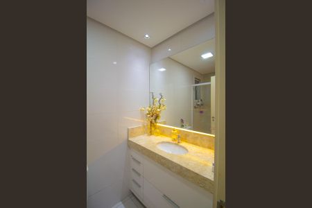 Apartamento à venda com 83m², 2 quartos e 2 vagas Apartamento à venda com 83m², 2 quartos e 2 vagasBanheiro da Suíte