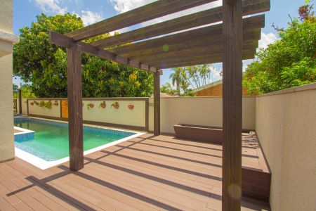 Apartamento à venda com 83m², 2 quartos e 2 vagas Apartamento à venda com 83m², 2 quartos e 2 vagasÁrea comum - Piscina