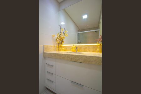 Apartamento à venda com 83m², 2 quartos e 2 vagas Apartamento à venda com 83m², 2 quartos e 2 vagasBanheiro da Suíte