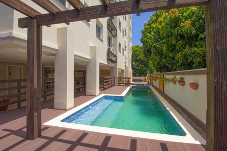Apartamento à venda com 83m², 2 quartos e 2 vagas Apartamento à venda com 83m², 2 quartos e 2 vagasÁrea comum - Piscina
