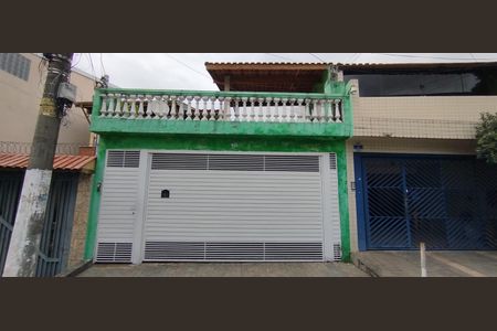 Casa à venda com 203m², 4 quartos e 2 vagas Casa à venda com 203m², 4 quartos e 2 vagasFachada