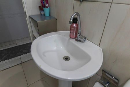 Casa à venda com 203m², 4 quartos e 2 vagas Casa à venda com 203m², 4 quartos e 2 vagasBanheiro 1