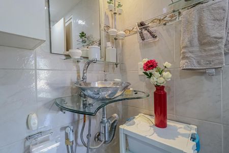 Apartamento à venda com 169m², 3 quartos e 2 vagas Apartamento à venda com 169m², 3 quartos e 2 vagasBanheiro da Suíte 2