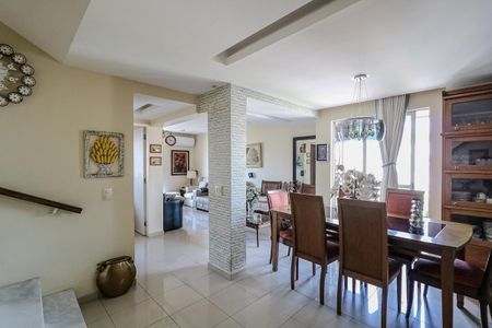 Apartamento à venda com 169m², 3 quartos e 2 vagas Apartamento à venda com 169m², 3 quartos e 2 vagasSala