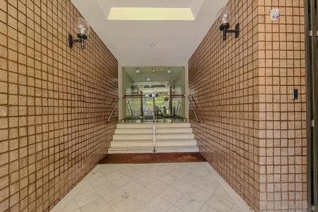 Apartamento à venda com 169m², 3 quartos e 2 vagas Apartamento à venda com 169m², 3 quartos e 2 vagasHall de Entrada