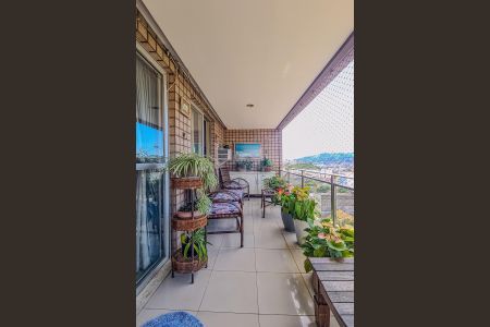 Apartamento à venda com 169m², 3 quartos e 2 vagas Apartamento à venda com 169m², 3 quartos e 2 vagasVaranda quarto