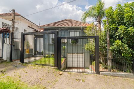 Casa à venda com 209m², 2 quartos e 2 vagas Casa à venda com 209m², 2 quartos e 2 vagasFachada