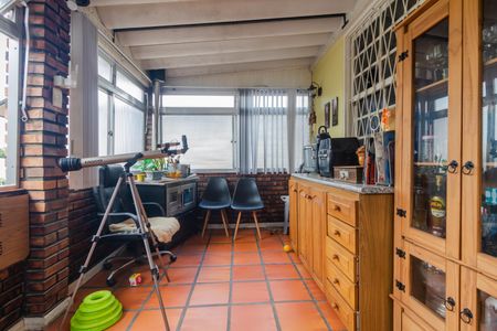 Casa à venda com 209m², 2 quartos e 2 vagas Casa à venda com 209m², 2 quartos e 2 vagasVaranda