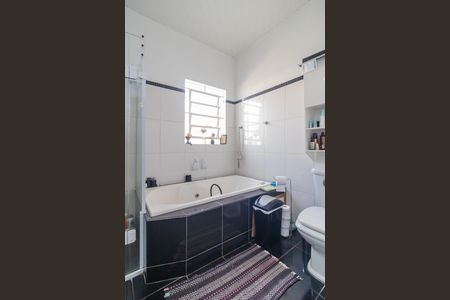 Casa à venda com 209m², 2 quartos e 2 vagas Casa à venda com 209m², 2 quartos e 2 vagasBanheiro