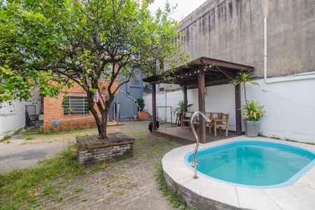 Casa à venda com 209m², 2 quartos e 2 vagas Casa à venda com 209m², 2 quartos e 2 vagasQuintal