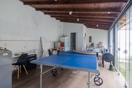 Casa à venda com 209m², 2 quartos e 2 vagas Casa à venda com 209m², 2 quartos e 2 vagasQuintal