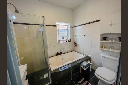 Casa à venda com 209m², 2 quartos e 2 vagas Casa à venda com 209m², 2 quartos e 2 vagasBanheiro