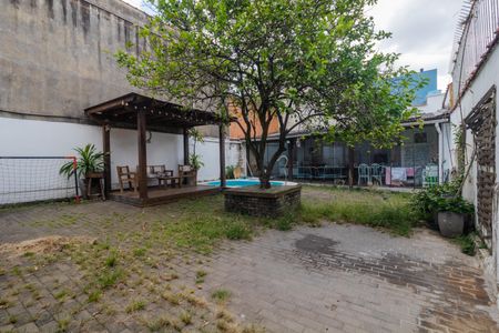 Casa à venda com 209m², 2 quartos e 2 vagas Casa à venda com 209m², 2 quartos e 2 vagasQuintal