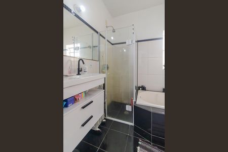 Casa à venda com 209m², 2 quartos e 2 vagas Casa à venda com 209m², 2 quartos e 2 vagasBanheiro