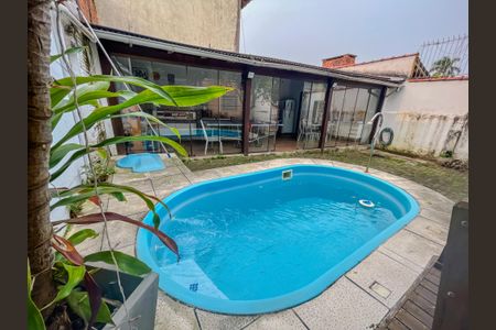 Casa à venda com 209m², 2 quartos e 2 vagas Casa à venda com 209m², 2 quartos e 2 vagasQuintal