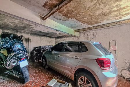 Casa à venda com 300m², 1 quarto e 1 vaga Casa à venda com 300m², 1 quarto e 1 vagaGaragem