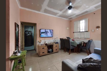 Casa à venda com 74m², 5 quartos e sem vaga Casa à venda com 74m², 5 quartos e sem vagaSala