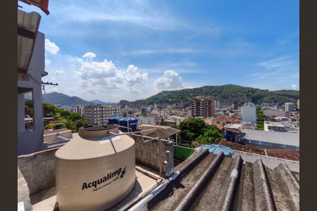 Casa à venda com 74m², 5 quartos e sem vaga Casa à venda com 74m², 5 quartos e sem vagaVista