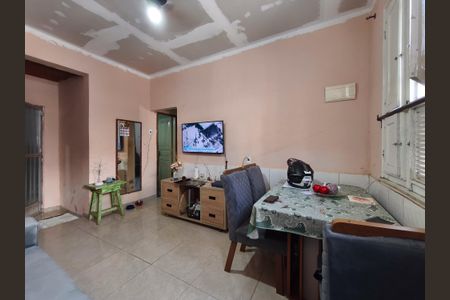 Casa à venda com 74m², 5 quartos e sem vaga Casa à venda com 74m², 5 quartos e sem vagaSala