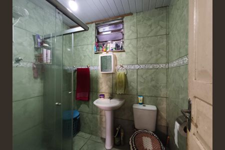 Casa à venda com 74m², 5 quartos e sem vaga Casa à venda com 74m², 5 quartos e sem vagaBanheiro Corredor