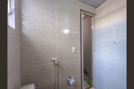 Casa à venda com 74m², 5 quartos e sem vaga Casa à venda com 74m², 5 quartos e sem vagaBanheiro Corredor