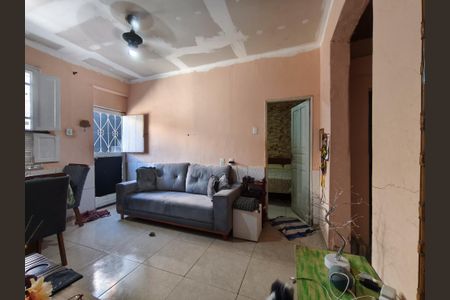 Casa à venda com 74m², 5 quartos e sem vaga Casa à venda com 74m², 5 quartos e sem vagaSala