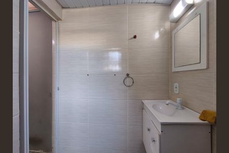 Casa à venda com 74m², 5 quartos e sem vaga Casa à venda com 74m², 5 quartos e sem vagaBanheiro Corredor