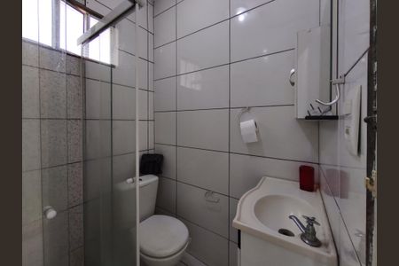 Casa à venda com 74m², 5 quartos e sem vaga Casa à venda com 74m², 5 quartos e sem vagaBanheiro Corredor