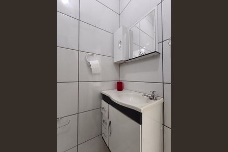 Casa à venda com 74m², 5 quartos e sem vaga Casa à venda com 74m², 5 quartos e sem vagaBanheiro Corredor