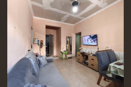 Casa à venda com 74m², 5 quartos e sem vaga Casa à venda com 74m², 5 quartos e sem vagaSala