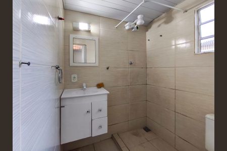 Casa à venda com 74m², 5 quartos e sem vaga Casa à venda com 74m², 5 quartos e sem vagaBanheiro Corredor