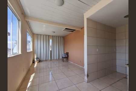 Casa à venda com 74m², 5 quartos e sem vaga Casa à venda com 74m², 5 quartos e sem vagaSala