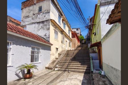 Casa à venda com 74m², 5 quartos e sem vaga Casa à venda com 74m², 5 quartos e sem vagaFachada