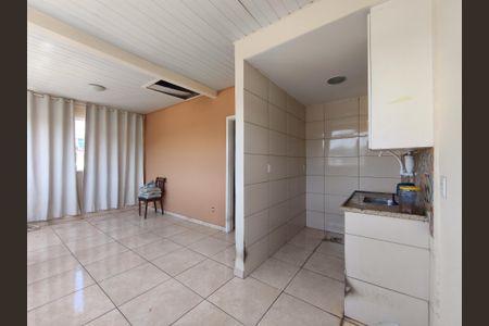 Casa à venda com 74m², 5 quartos e sem vaga Casa à venda com 74m², 5 quartos e sem vagaSala