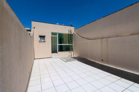 Casa à venda com 300m², 3 quartos e 4 vagas Casa à venda com 300m², 3 quartos e 4 vagasTerraço- Suíte 1