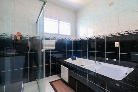 Casa à venda com 300m², 3 quartos e 4 vagas Casa à venda com 300m², 3 quartos e 4 vagasBanheiro da Suíte 2