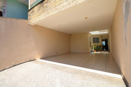 Casa à venda com 300m², 3 quartos e 4 vagas Casa à venda com 300m², 3 quartos e 4 vagasGaragem