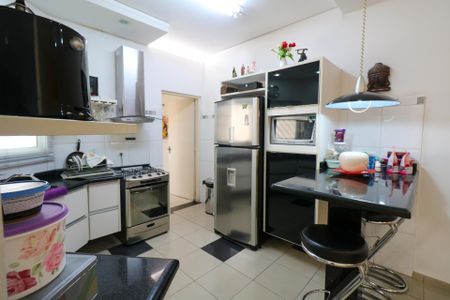 Casa à venda com 300m², 3 quartos e 4 vagas Casa à venda com 300m², 3 quartos e 4 vagasCozinha