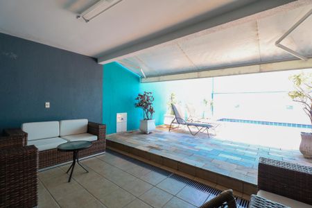 Casa à venda com 300m², 3 quartos e 4 vagas Casa à venda com 300m², 3 quartos e 4 vagasPiscina