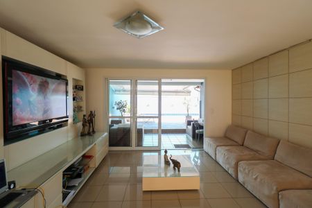 Casa à venda com 300m², 3 quartos e 4 vagas Casa à venda com 300m², 3 quartos e 4 vagasSala de Estar