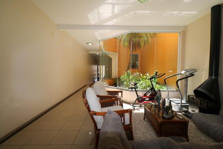 Casa à venda com 300m², 3 quartos e 4 vagas Casa à venda com 300m², 3 quartos e 4 vagasSala de Estar