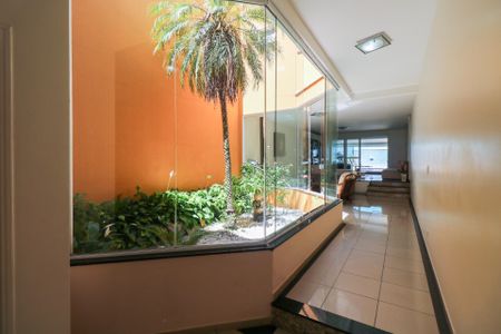 Casa à venda com 300m², 3 quartos e 4 vagas Casa à venda com 300m², 3 quartos e 4 vagasSala/Jardim de Inverno